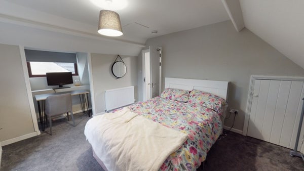 Flat Fishponds Road in Bristol