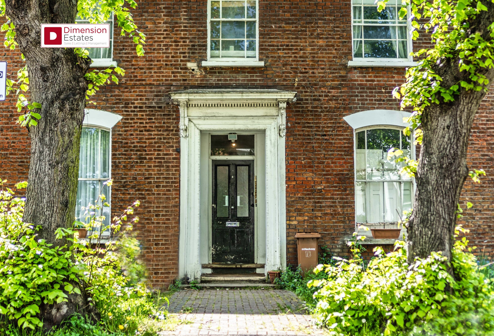 Flat Navarino Road in Greater London