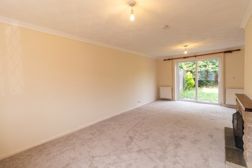 House Walmer Close in Reading