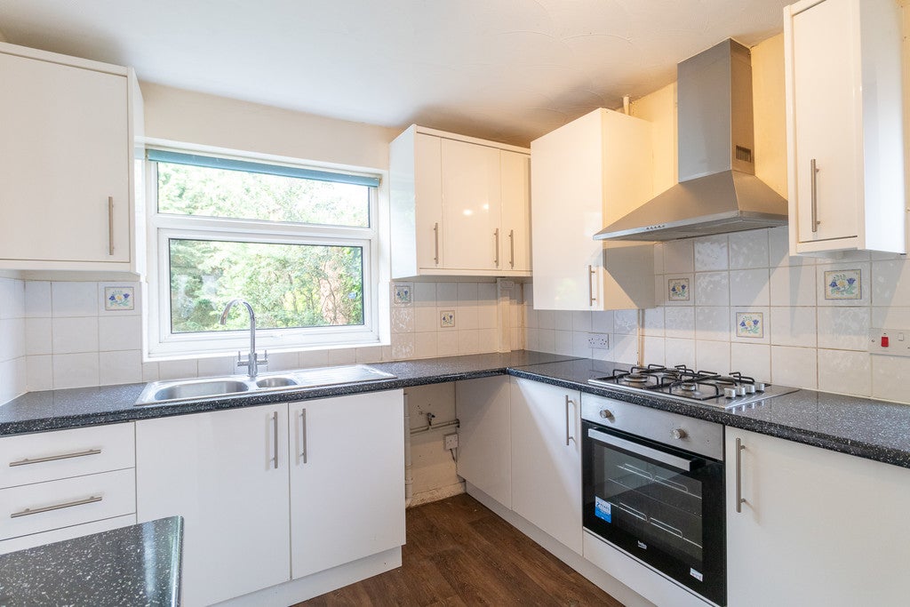 House Walmer Close in Reading
