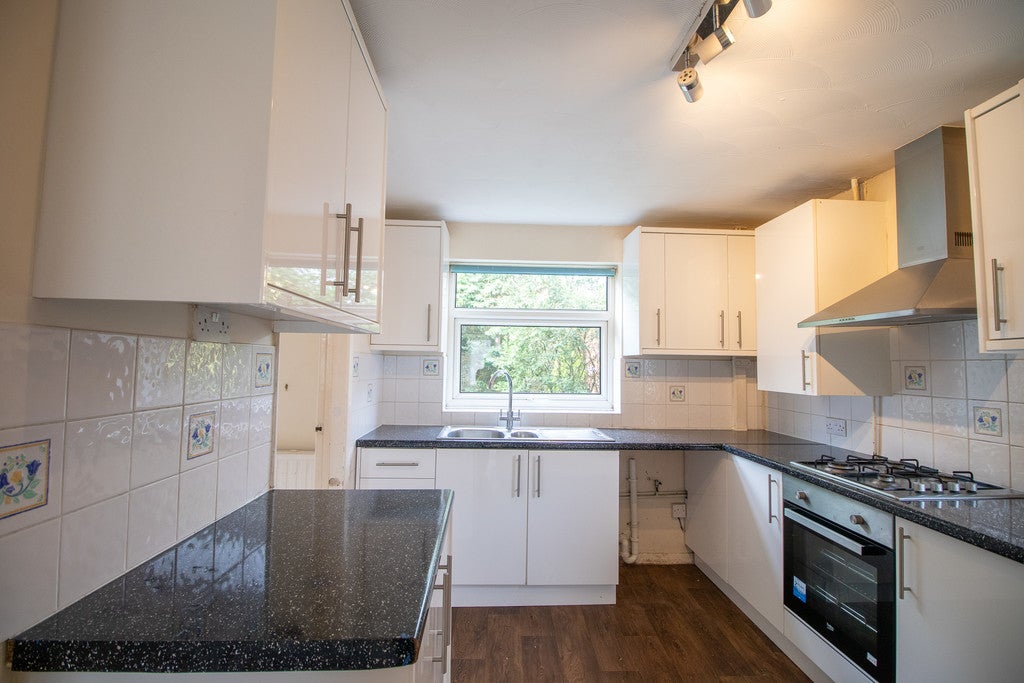 House Walmer Close in Reading