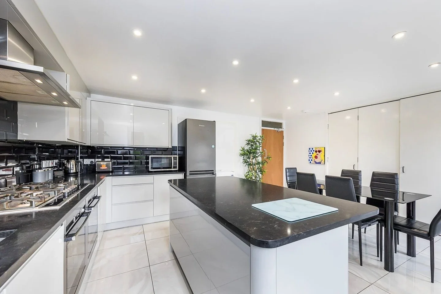Room Fakruddin Street in Greater London