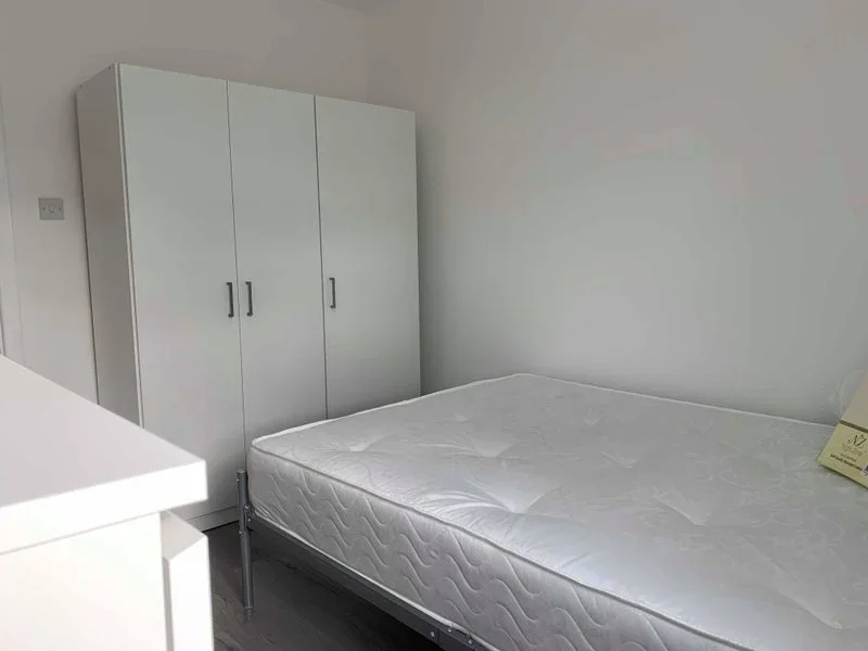 Room Olive Street in Greater London