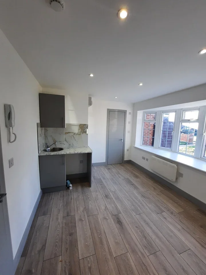 Room Coleridge Way in Greater London