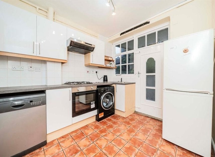 Flat Kennington Road in Greater London