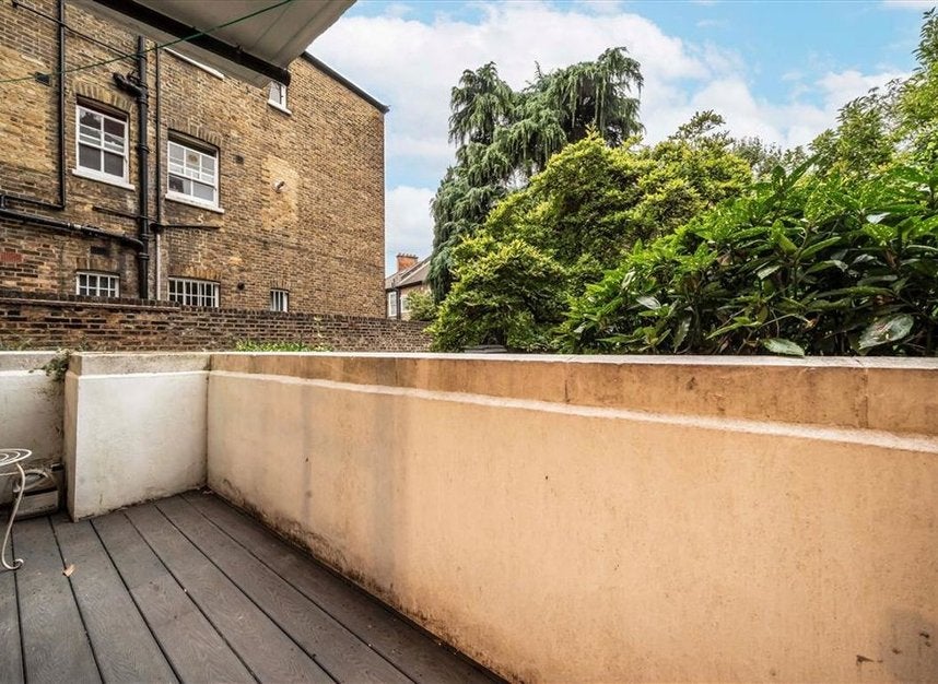 Flat Kennington Road in Greater London