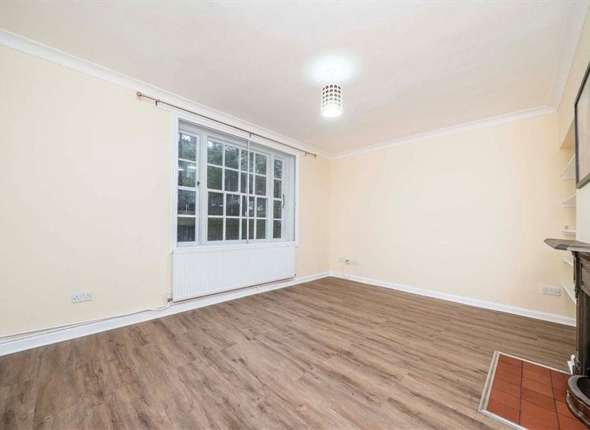 Flat Kennington Road in Greater London