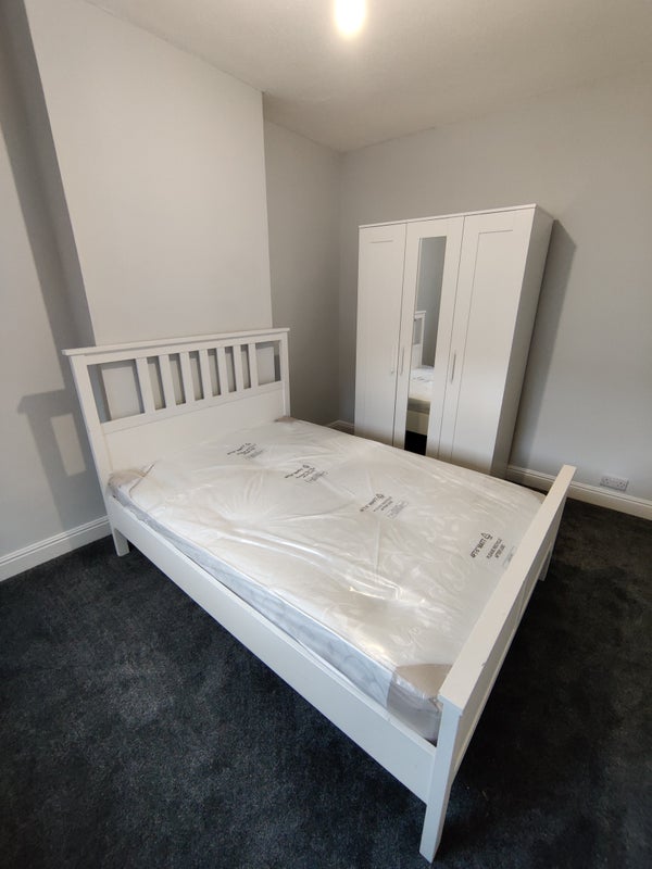 Room Warwick Street in Nottingham