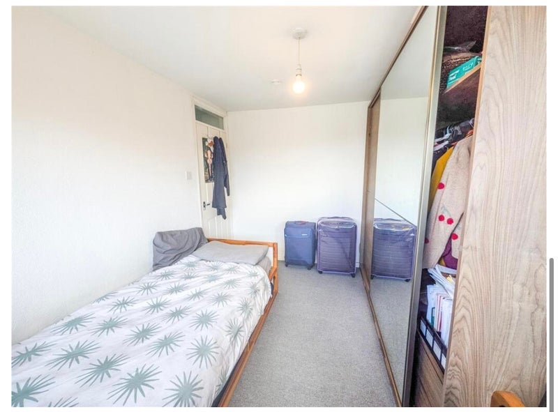 Room Alex Grierson Close in Coventry