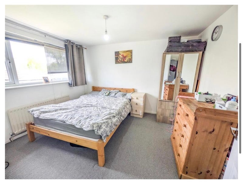 Room Alex Grierson Close in Coventry