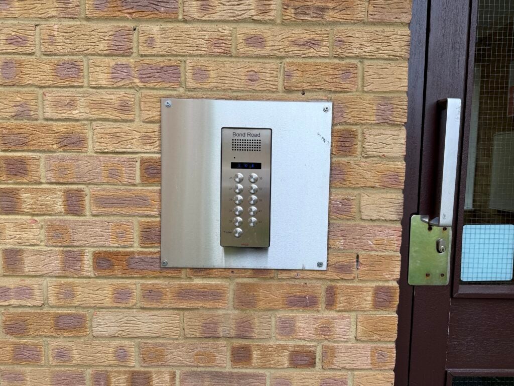 Flat Bond Road in Rainham