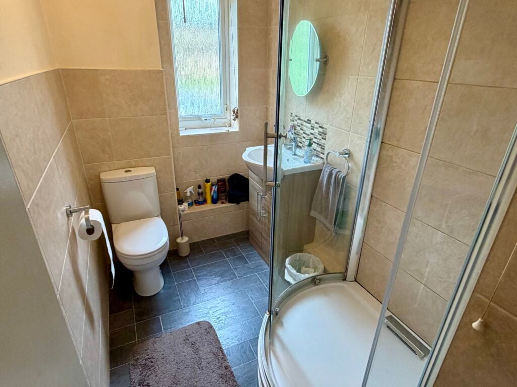 Flat Bond Road in Rainham