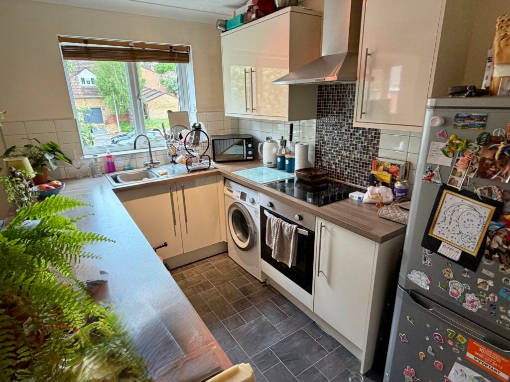 Flat Bond Road in Rainham