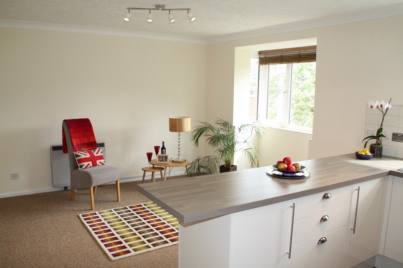 Flat Bond Road in Rainham