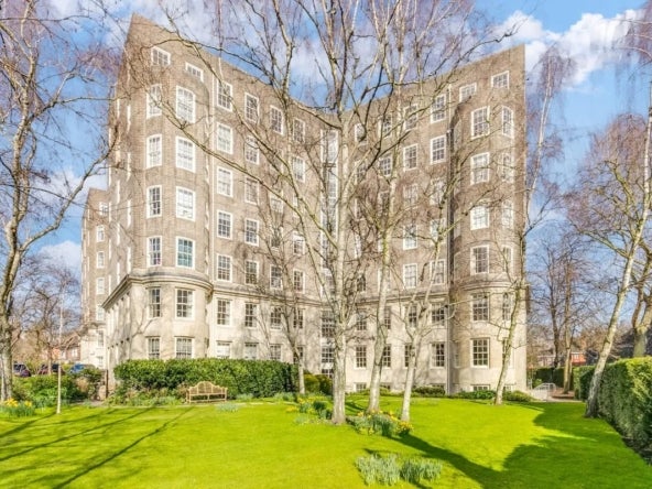 Flat Circus Road in City of Westminster