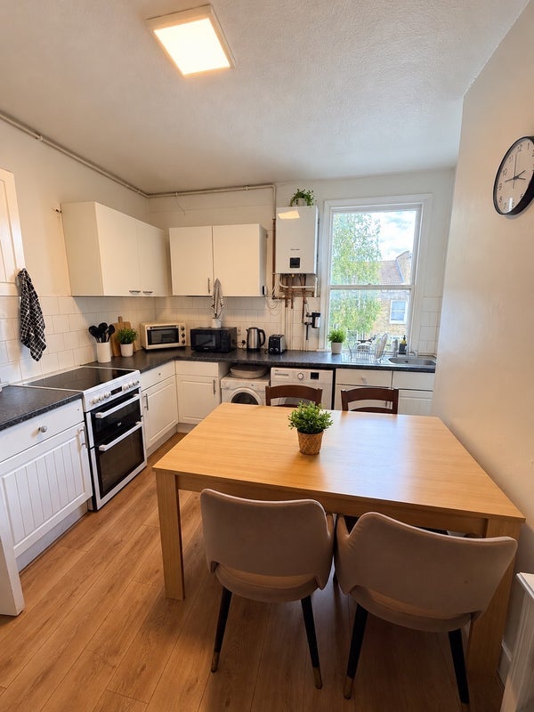Room Dorchester Grove in Greater London