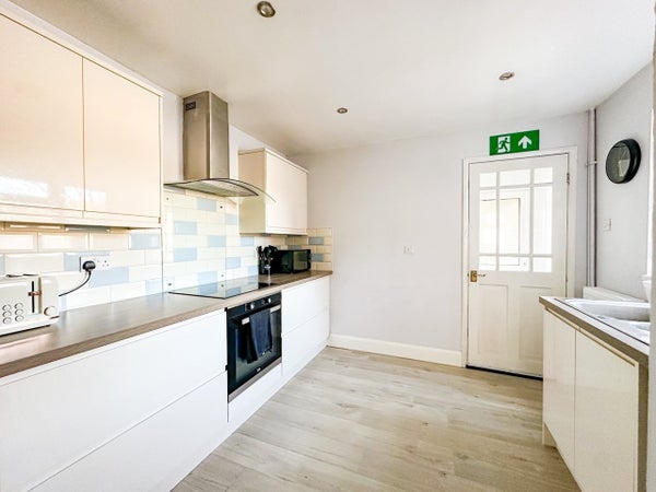 Flat Ambleside Avenue in Bristol