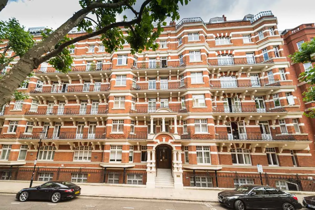 Flat Walton Street in Greater London
