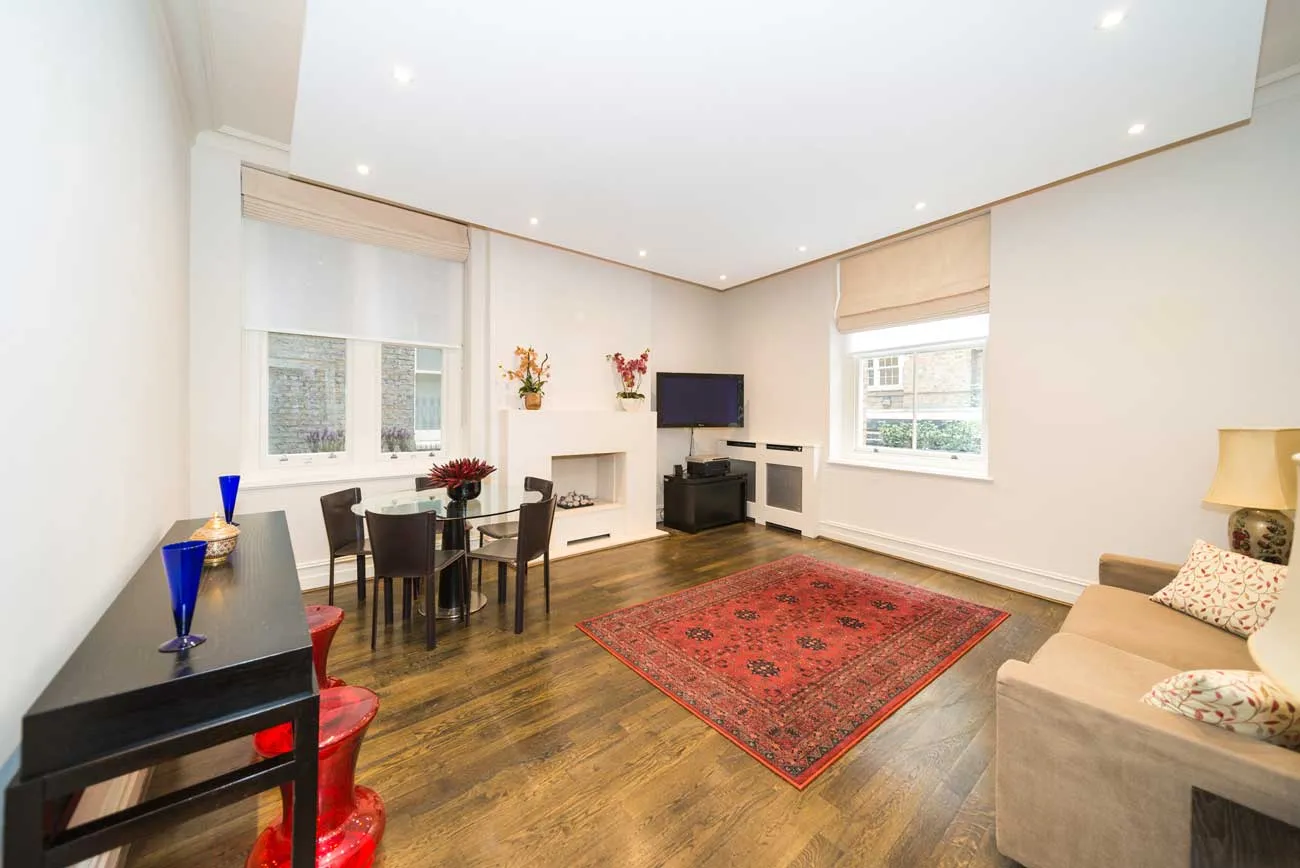Flat Walton Street in Greater London