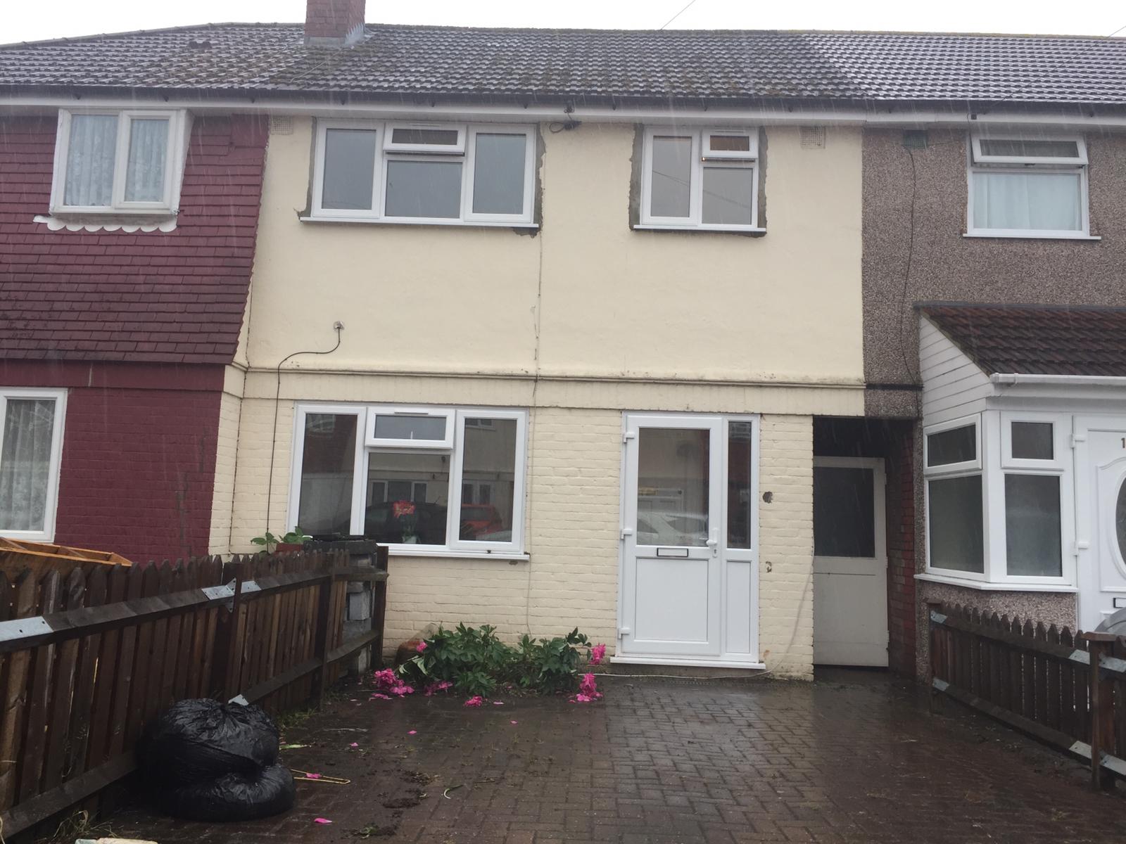 House Ashford Avenue in Greater London