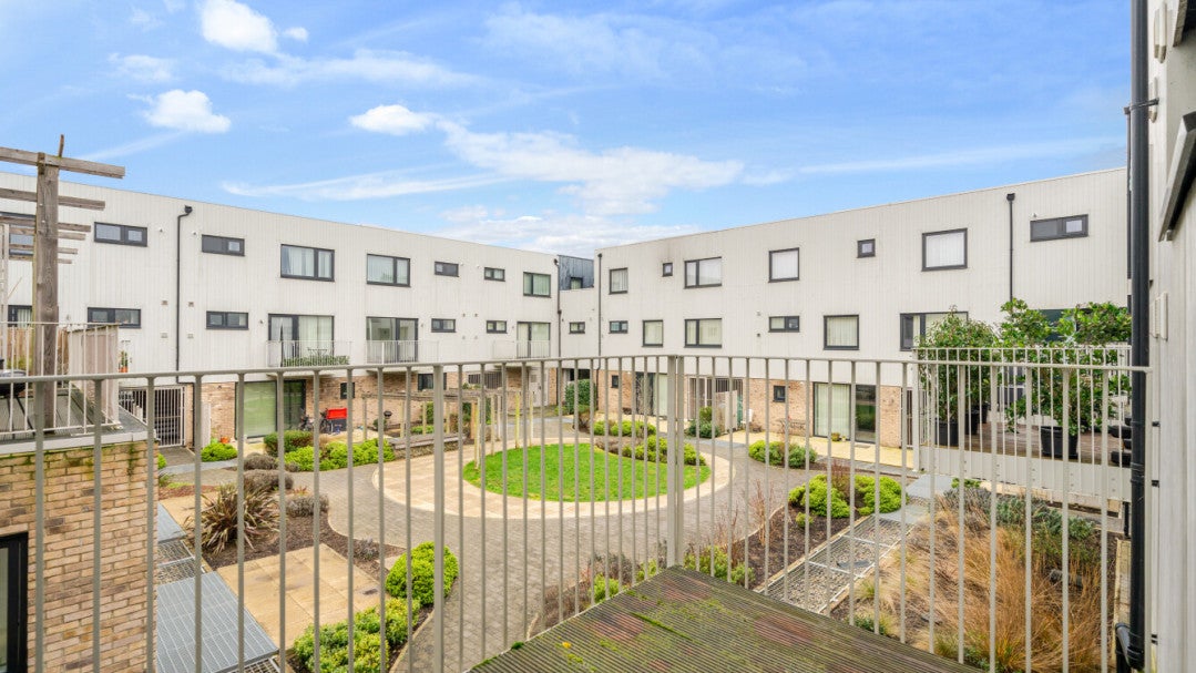 Flat Fowler Avenue in Cambridge