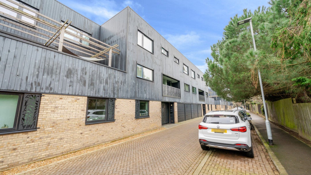 Flat Fowler Avenue in Cambridge