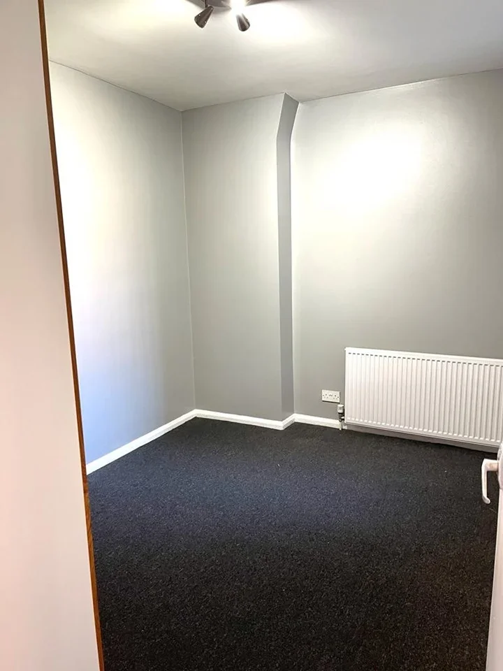 Flat Loudoun Road in Greater London