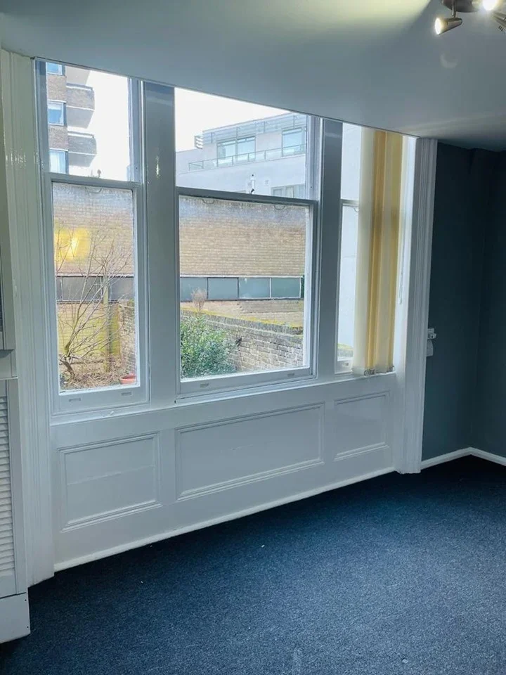 Flat Loudoun Road in Greater London