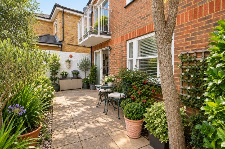 Flat Bridge Close in Borough of Spelthorne
