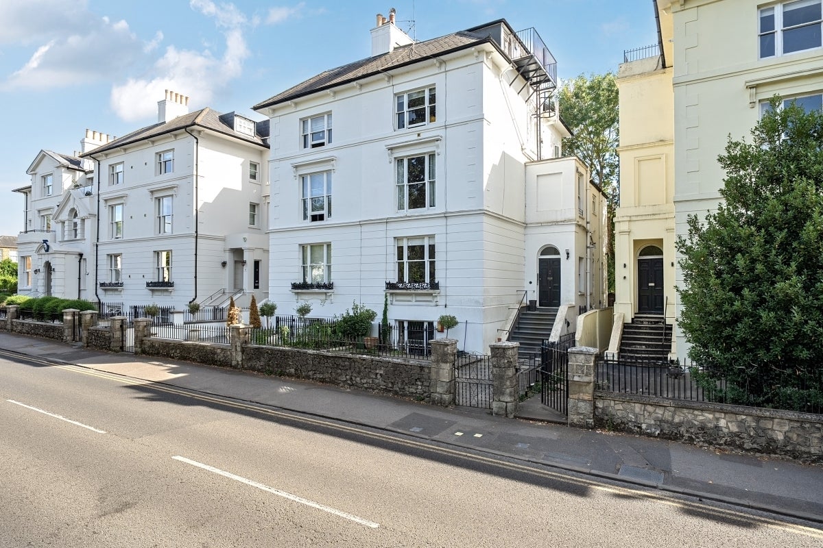 Flat Clarence Road in Windsor