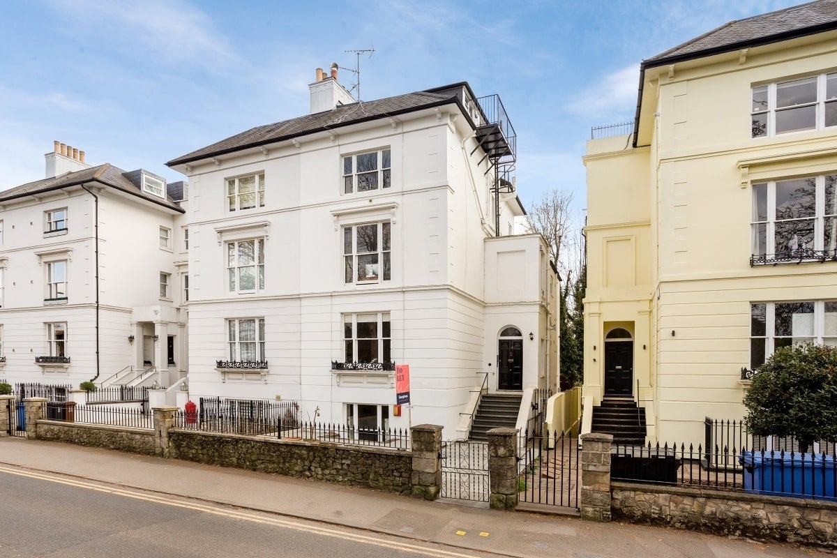 Flat Clarence Road in Windsor
