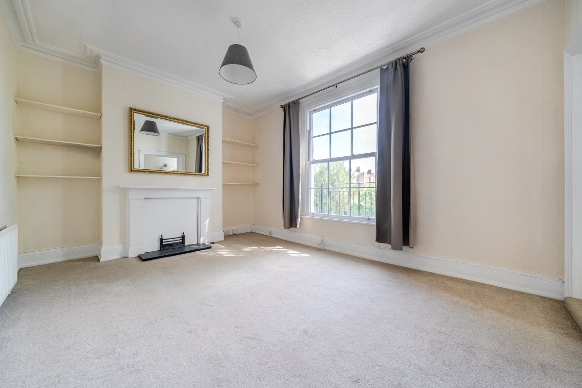 Flat Clarence Road in Windsor