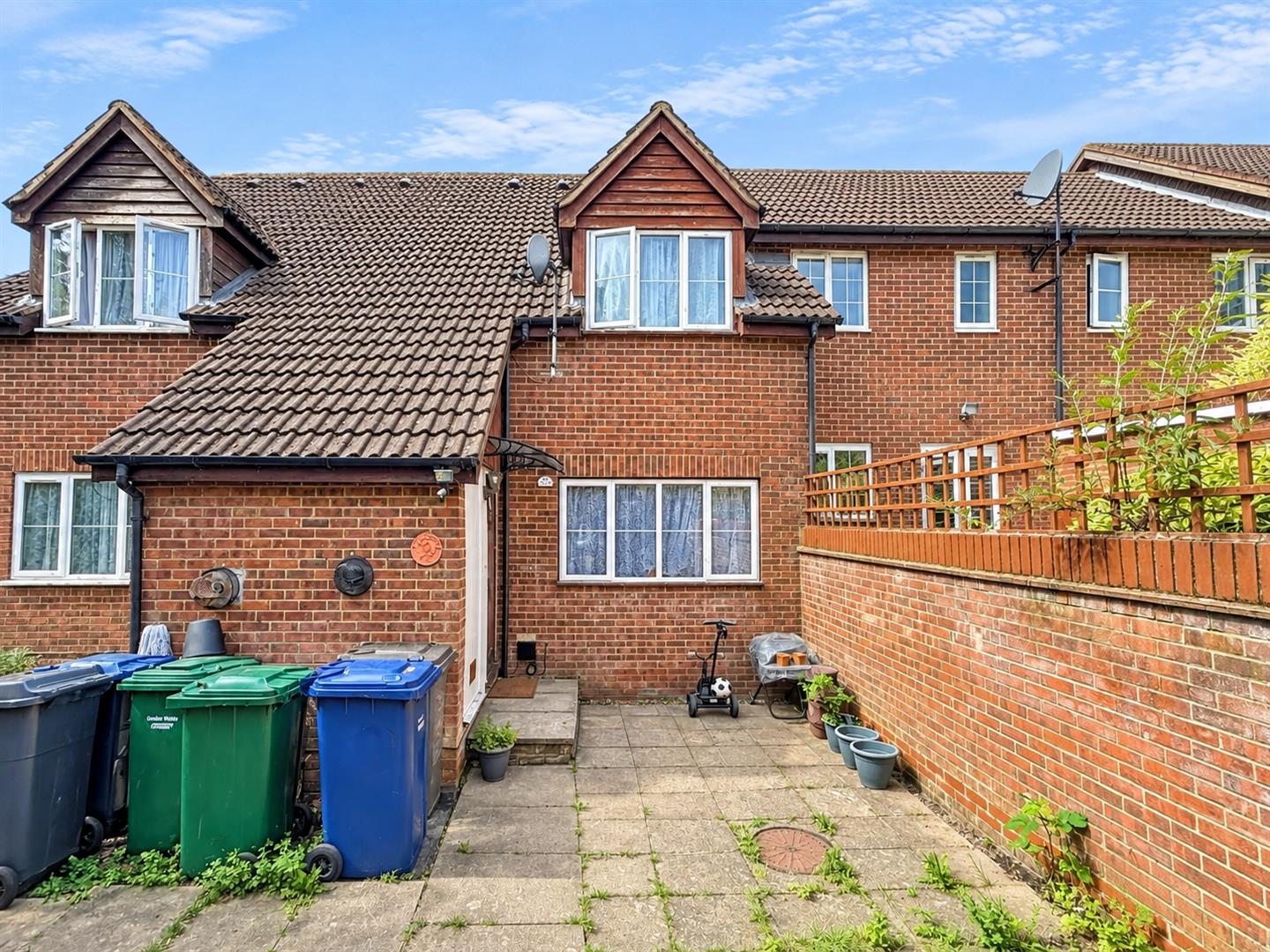 House Snowdon Drive in Greater London