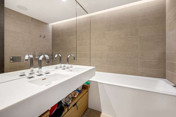 Flat Rathbone Place in City of Westminster