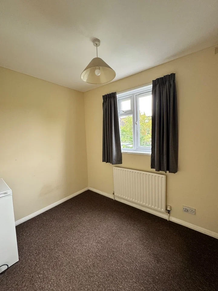 Flat Wellfield Road in Greater London