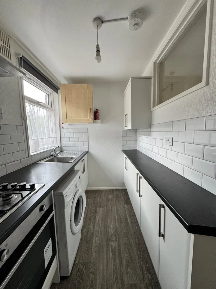 Flat Wellfield Road in Greater London