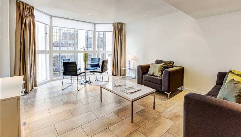 Flat Young Street in Greater London