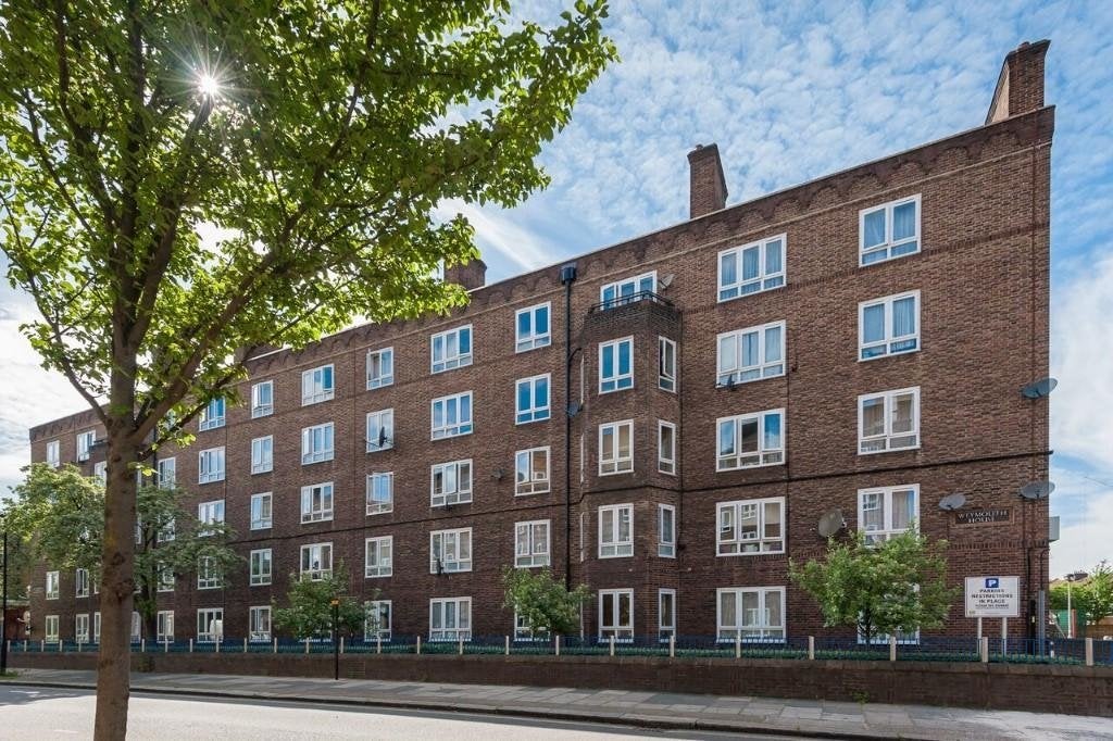 Flat Dorset Road in Greater London