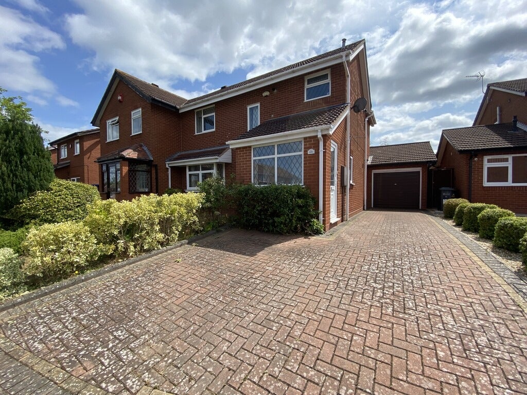 House Caldeford Avenue in Metropolitan Borough of Solihull