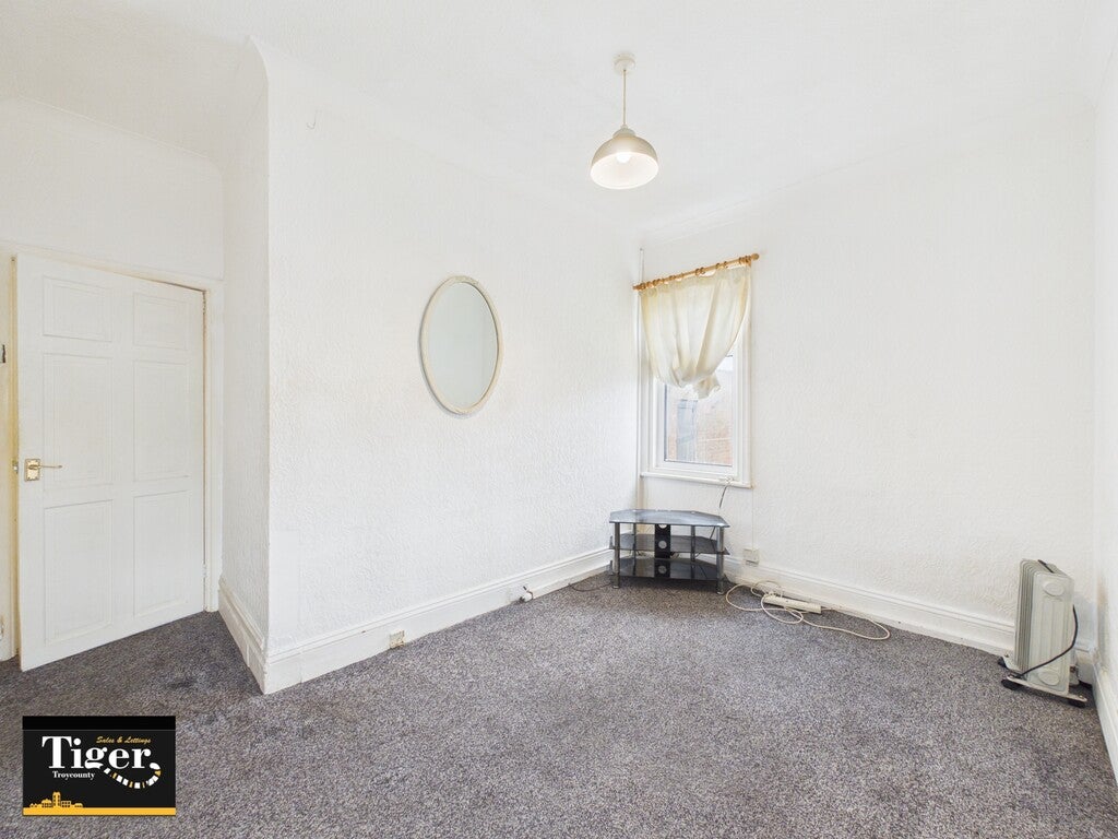 Flat Victoria Road West in Borough of Wyre