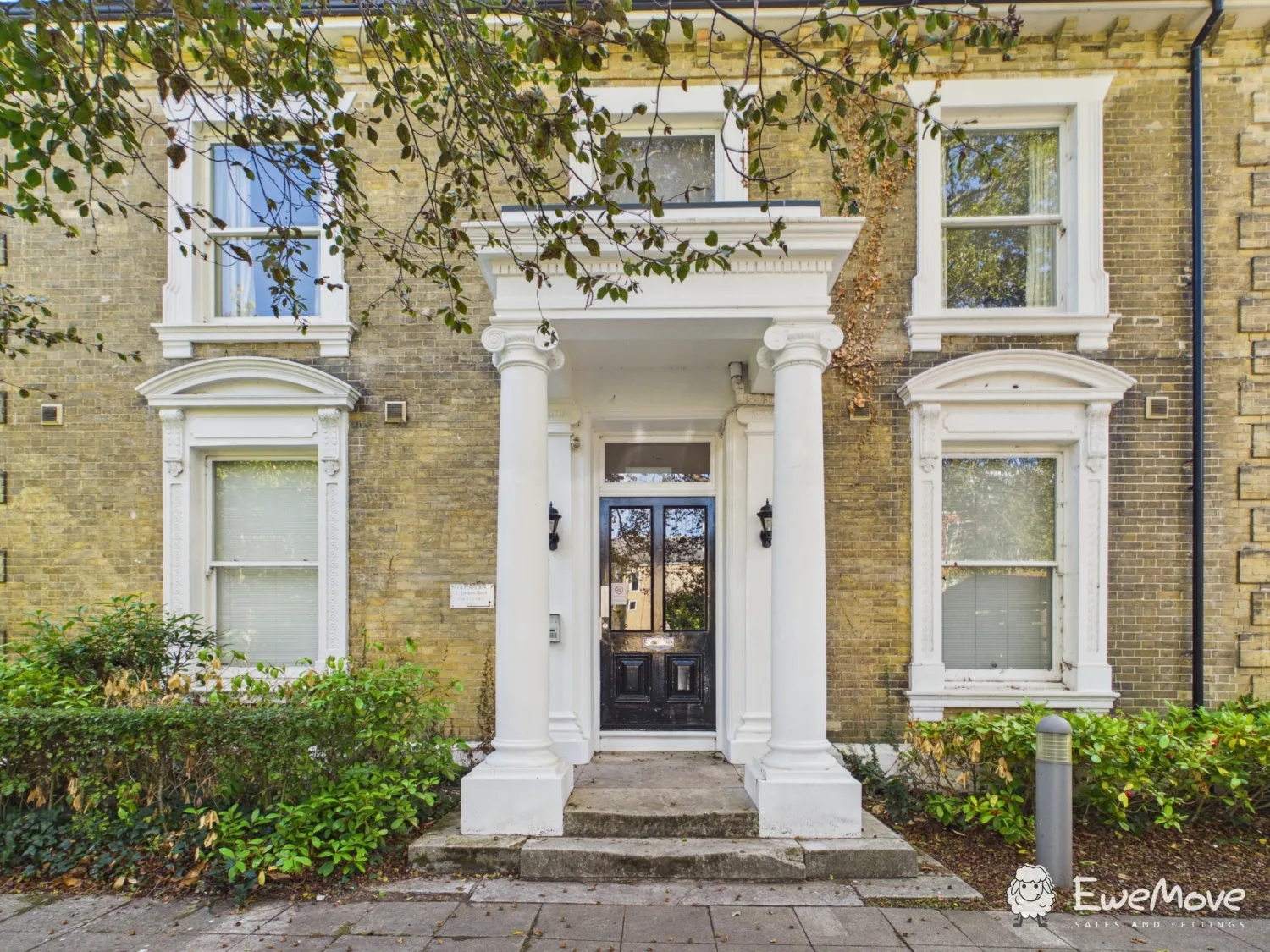 Flat Suttones Place in Southampton