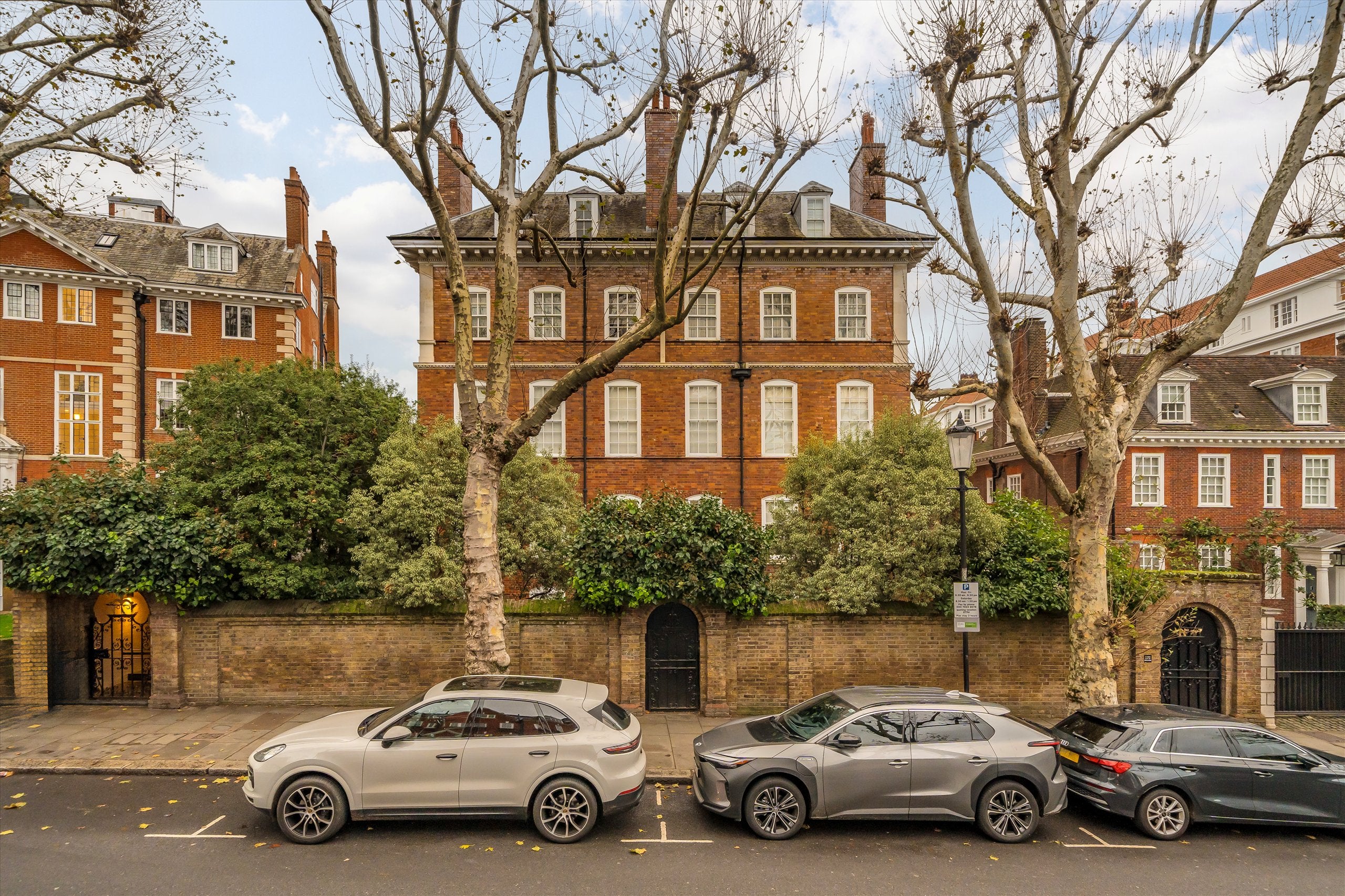 Flat Melbury Road in Greater London