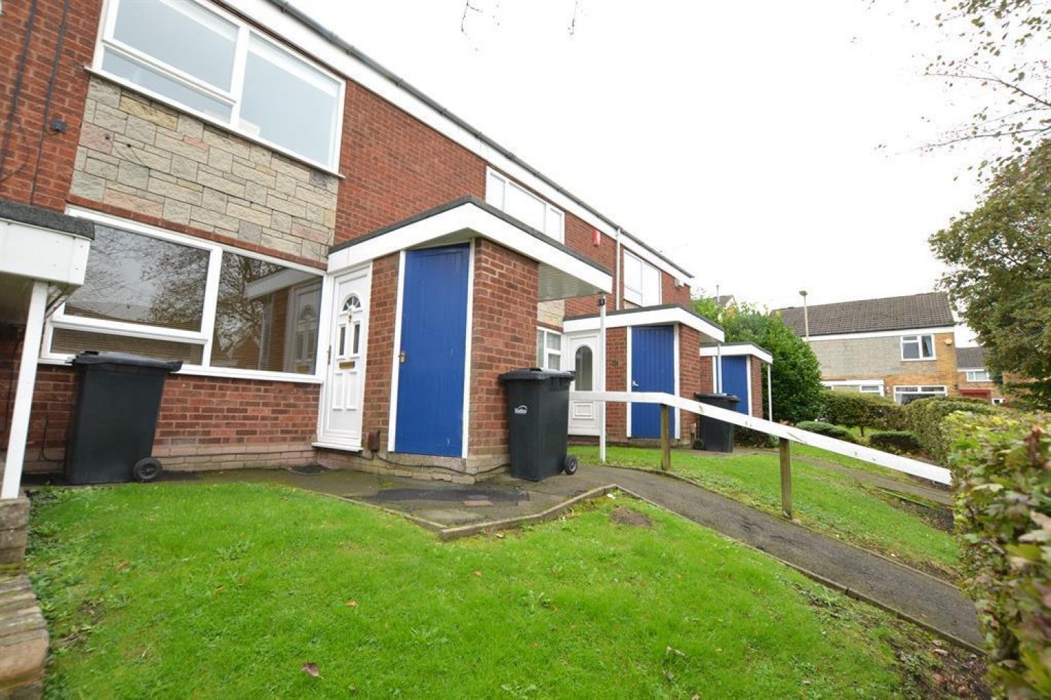 Flat Wiltshire Drive in Dudley