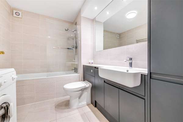 Flat Sunnyside in Greater London