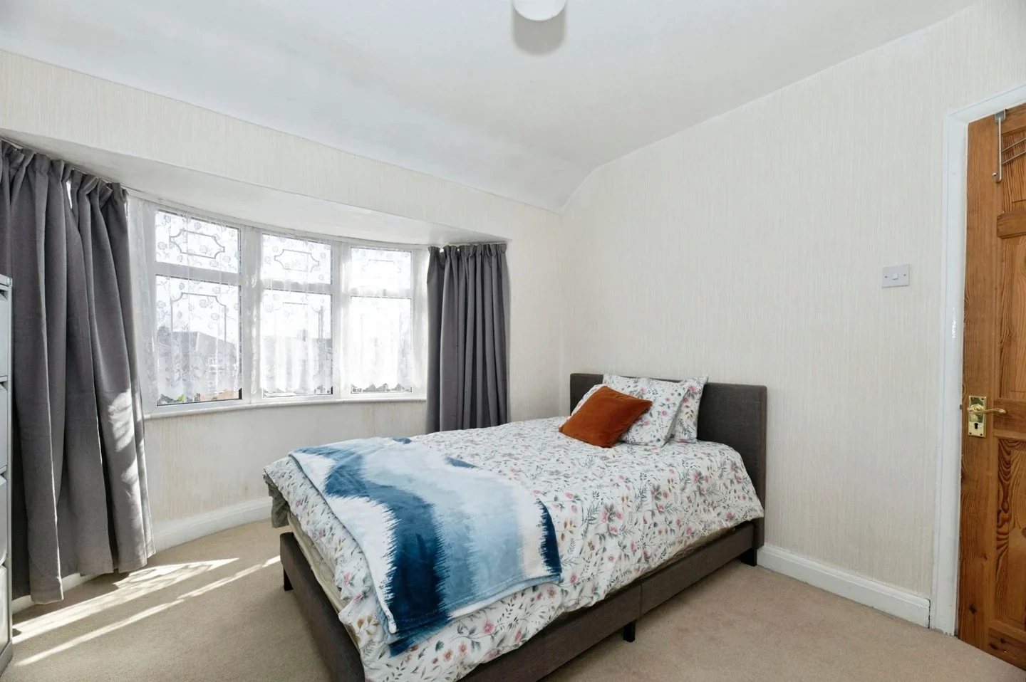 House Marlow Drive in Greater London