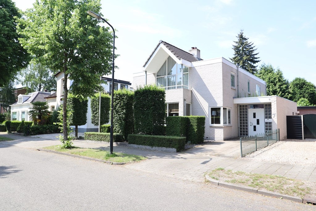 Huis Jhr. Mr. G.W. Molleruslaan 7 in Apeldoorn