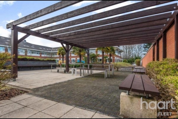 Flat Lime Tree Way in Basingstoke and Deane