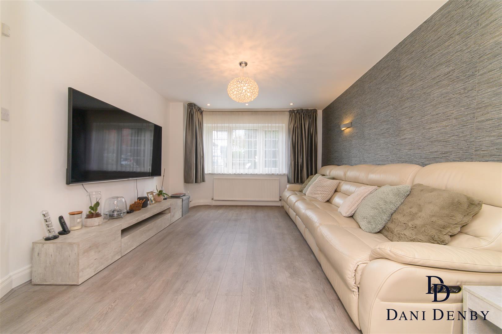 House Upcroft Avenue in Greater London