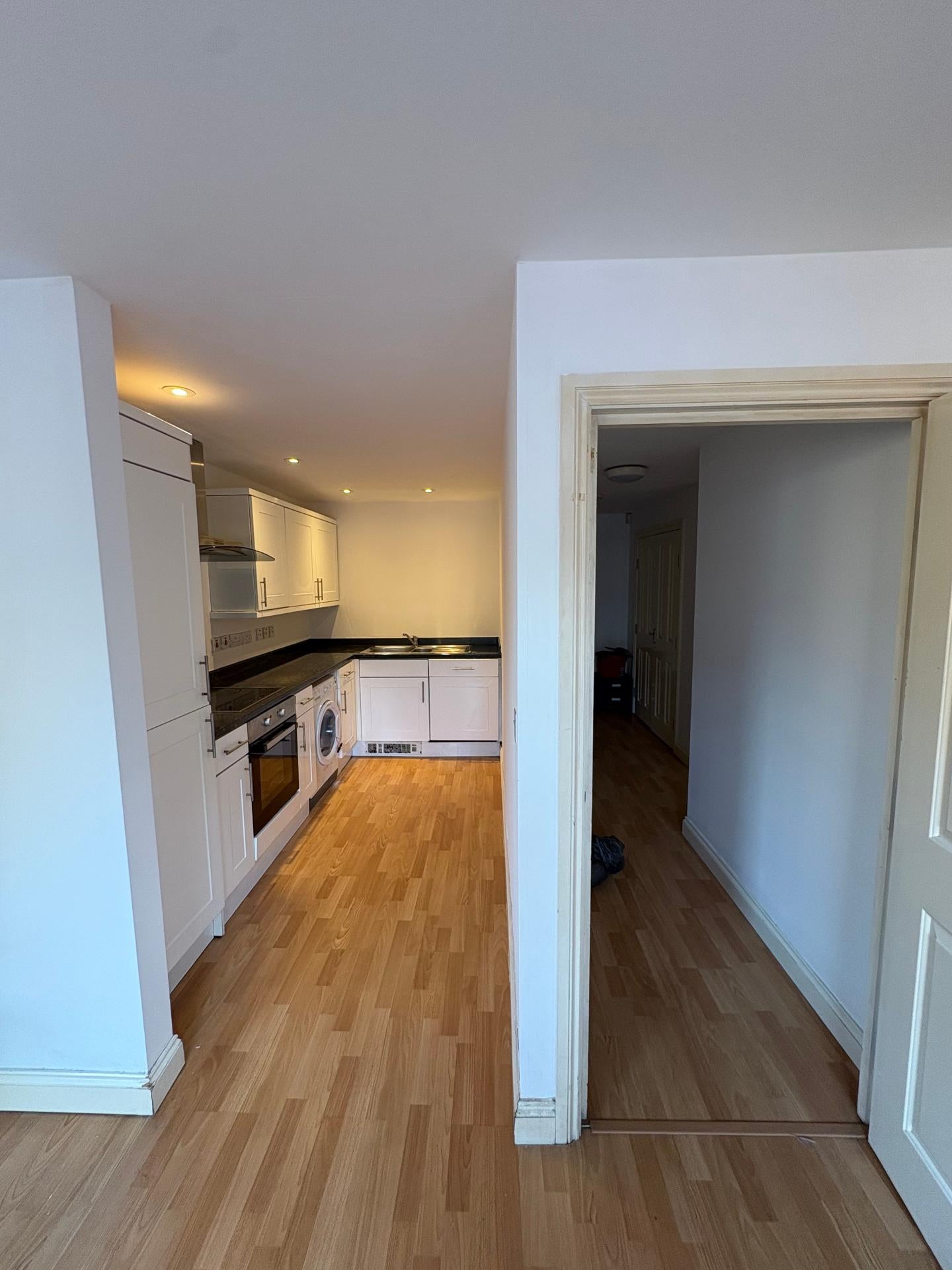 Flat Oakhill Road in Greater London