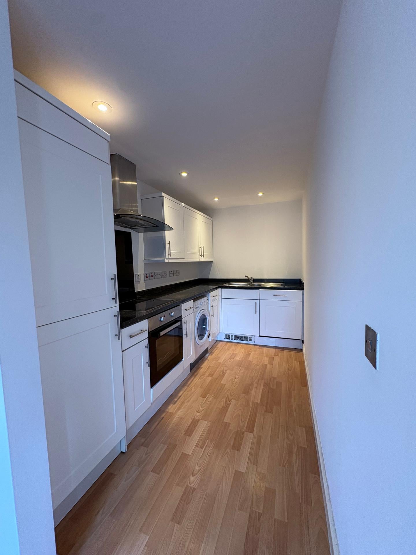 Flat Oakhill Road in Greater London